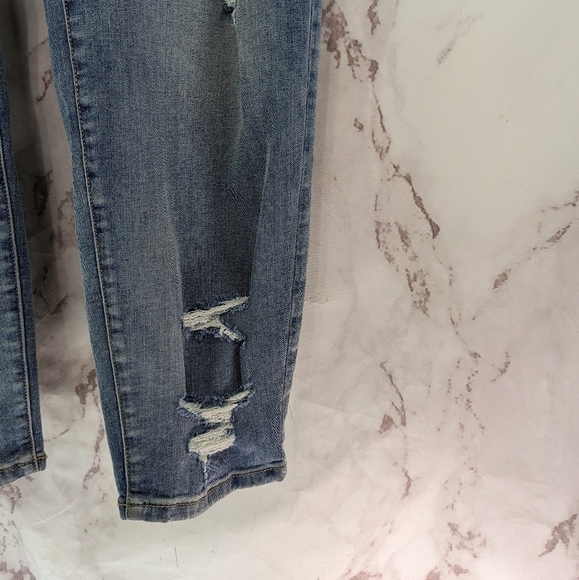 Lane Bryant Jeans Womens 26 Light Wash Denim High Rise Distressed Boyfriend Crop - Picture 4 of 11